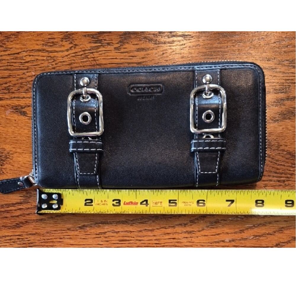 Coach Soho Black Leather Zip Wallet with Silver Buckle Details EUC - Picture 3 of 16